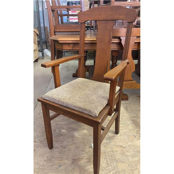 Oak Dining Table With 6 Upholstered Chairs Including 2 Armchairs