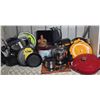 Image 1 : Kitchen Lot With KitchenAid Mixer, Le Creuset, Lodge, Appliances, Assorted Items