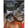 Image 4 : Kitchen Lot With KitchenAid Mixer, Le Creuset, Lodge, Appliances, Assorted Items