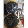 Image 5 : Kitchen Lot With KitchenAid Mixer, Le Creuset, Lodge, Appliances, Assorted Items
