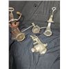 Image 7 : Vintage Kitchen Tools: Scales, Grinders, Manual food processors.