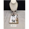 Image 1 : 3 Vintage Designer Necklaces in Box