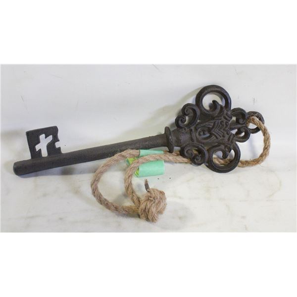 CAST IRON KEY DECOR