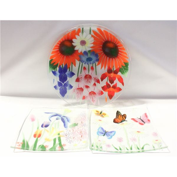 3 MCGRATH FUSED GLASS DISHES WITH FLOWERS.