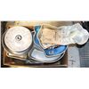 Image 1 : LARGE LOT OF VINTAGE ASSORTED CAKE PANS -