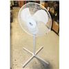 Image 1 : WHITE HAMPTON BAY FAN