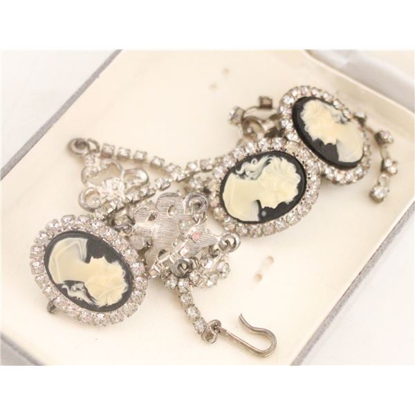 VINTAGE CAMEO NECKLACE/EARRING SET IN BOX