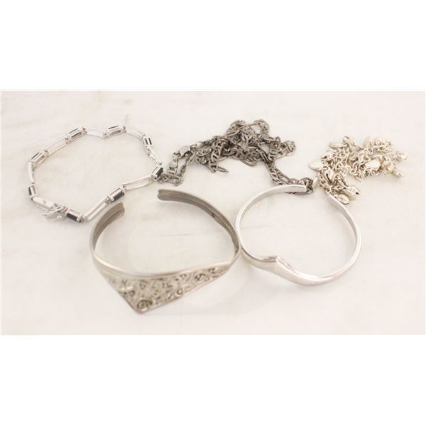 ESTATE SILVER JEWELRY IN BOX ALL TOGETHER