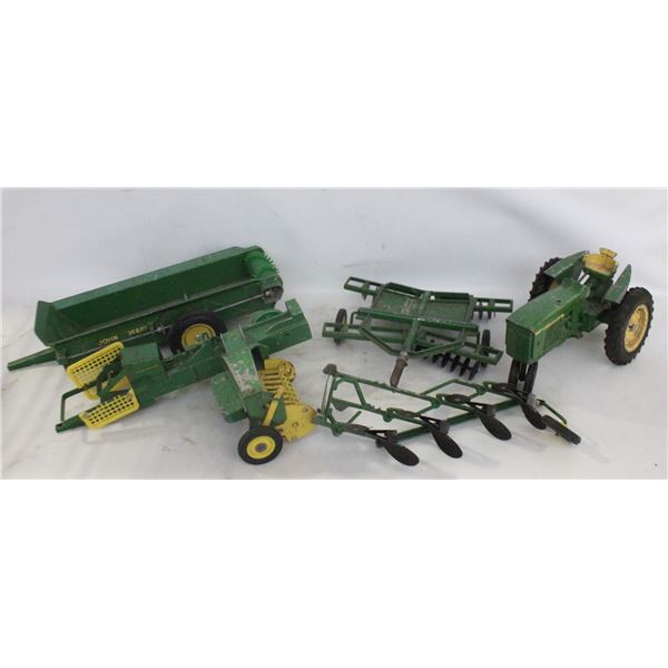 JOHN DEERE ERTL U.S.A. VINTAGE TRACTOR +