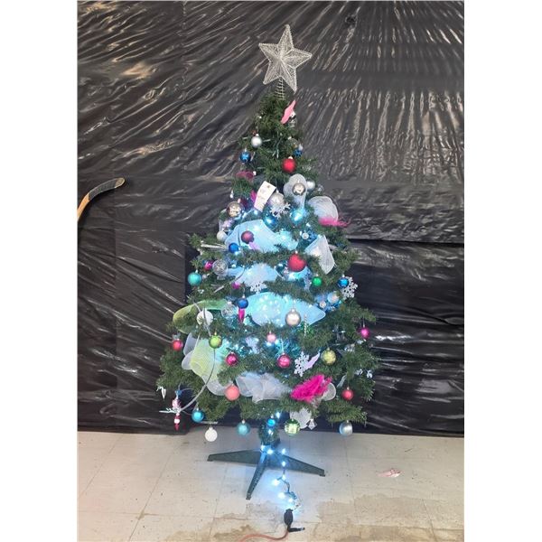 6’ Decorated Christmas Tree w/ Lights – Working