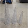 Image 2 : LED Holiday Tree Set and Mailbox Décor