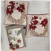 Image 7 : Christmas Wreaths & Pillows