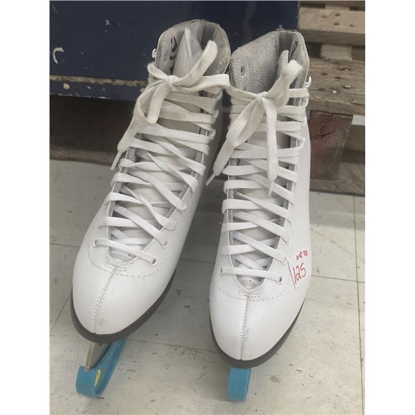 Ladies Ice Skates – Size 10