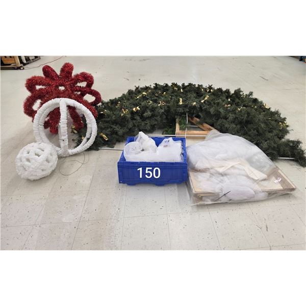 (4) Ceiling Garlands w/ (3) Decorative Balls & Netting – 8’ Long – Condit
