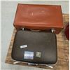 Image 1 : (2) Vintage Suitcases