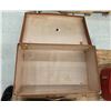 Image 5 : (2) Vintage Suitcases