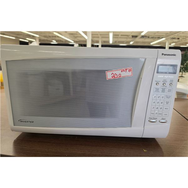 Panasonic Microwave, Excellent Condition - Works
