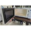 Image 2 : Panasonic Microwave, Excellent Condition - Works