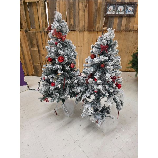 4’ Decorated Christmas Trees (x2)