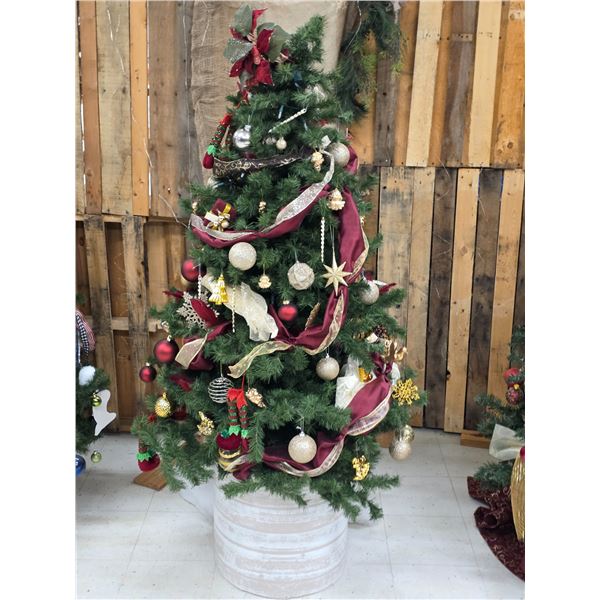 6’ Decorated Christmas Tree – Burgendy Wrap