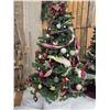 Image 2 : 6’ Decorated Christmas Tree – Burgendy Wrap
