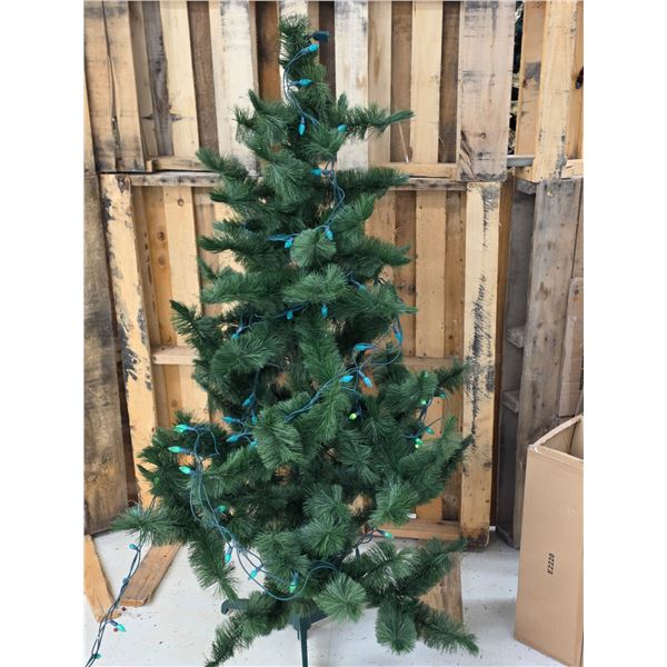 5’ Christmas Tree w/ Lights – Working