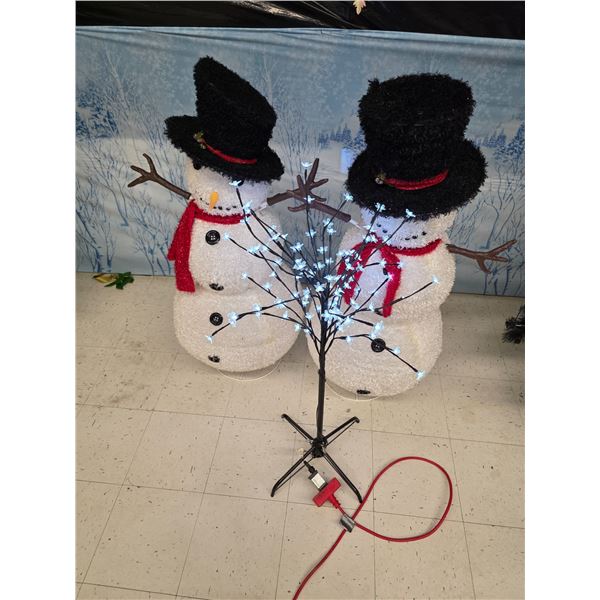 (2) Snowmen and Light-Tree