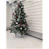 Image 3 : 6’ Decorated Christmas Tree w/ Lights