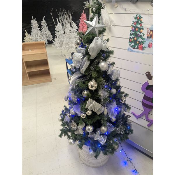 6’ Decorated Christmas Tree w/ Lights