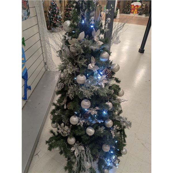 6’ Decorated Christmas Tree w/ Lights
