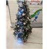 Image 3 : 6’ Decorated Christmas Tree w/ Lights
