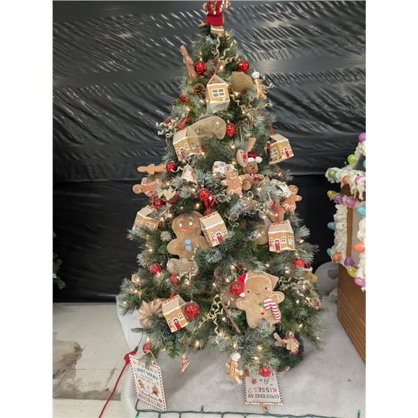 6’ Decorated Christmas Tree w/ Lights – Gingerbread Theme