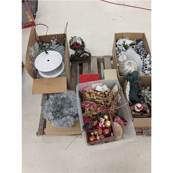 Pallet of Assorted Christmas Décor