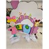 Image 2 : Whoville Display – Pink House, (2) Characters, etc.