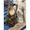 Image 2 : (4) Christmas Santas