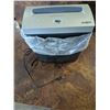 Image 1 : Eureka 502X 5-Sheet Paper Shredder – Like New
