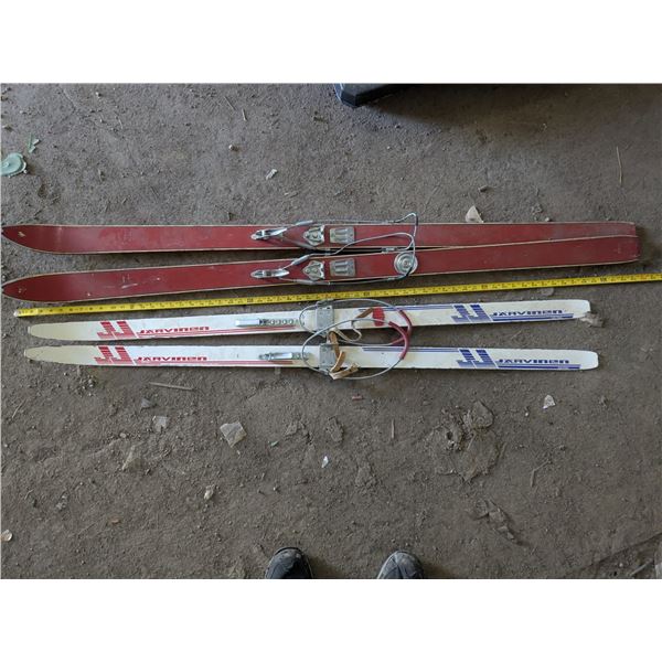 (2) Pairs Vintage Skis