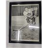 Image 4 : Sports Memorabilia Lot – Pictures & Hockey Cards