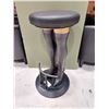 Image 1 : TABOURET DE BAR "JAMBES DE FEMME" SIÈGE SIMILICUIR NOIR
