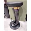 Image 1 : TABOURET DE BAR "JAMBES DE FEMME" SIÈGE SIMILICUIR NOIR