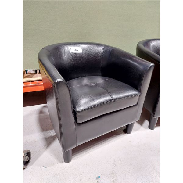 LOT DE 2 FAUTEUILS CLUB SIMILICUIR NOIR
