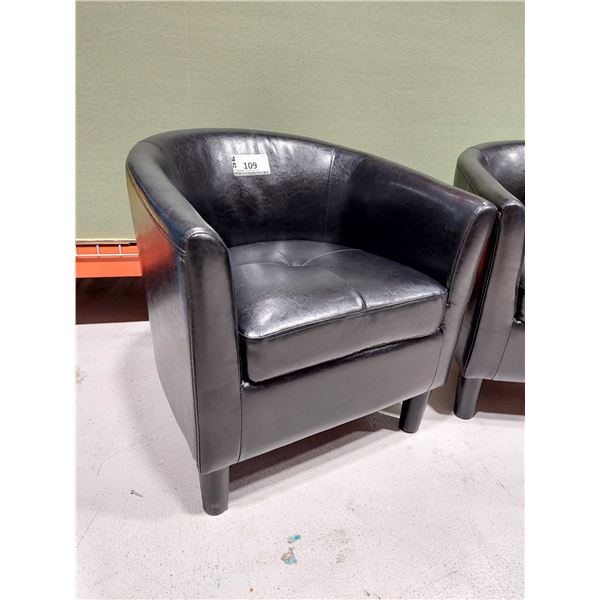 LOT DE 2 FAUTEUILS CLUB SIMILICUIR NOIR