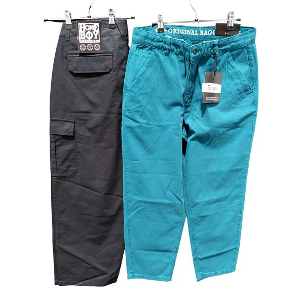 LOT DE 2 PANTALONS HOMEBOY ASSORTIS CHINO PÉTROLE GRANDEUR: 32X32 ET CARGO NOIR SWARM CHINO ET XTRA 