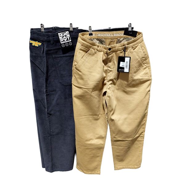 LOT DE 2 PANTALONS HOMEBOY ASSORTIS VELOURS CÔTELÉ GRIS FONCÉ ET CHINO CARAMEL GRANDEUR: 33X32 MONST