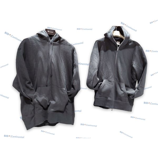 LOT DE 2 VESTES ASSORTIS NOIR GRANDEUR: XL (1 ZIPPÉ, 1 À ENFILER), (NEUFS)