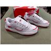 Image 1 : PAIRE DE SOULIERS 8.5 ES TJ ROGERS BLANC ET ROUGE, (NEUVE)