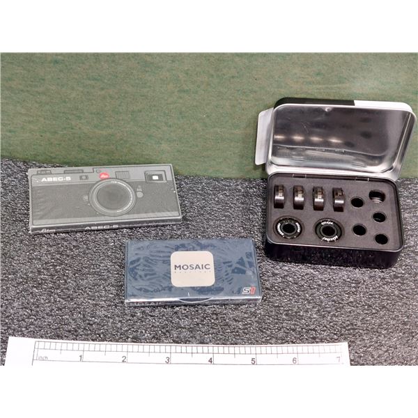 LOT DE 3 ROULEMENTS ASSORTIS MOSAIC ET FILM TRUCKS ABEC 5, (NEUFS)