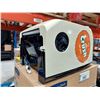 Image 3 : DISTRIBUTEUR D'ESSUIE-MAINS KIMBERLY-CLARK PROFESSIONAL STYLE ORANGE CRUSH NEUF