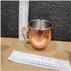 Image 1 : LOT DE 12 TASSES EN MÉTAL- FINI CUIVRE