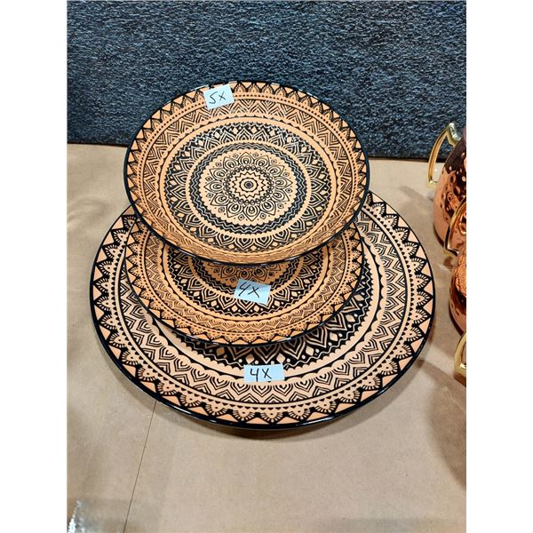 LOT DE VAISSELLE MOTIF MANDALA ASSORTIE (BOLS 5X, ASSIETTES 4X, ASSIETTES 4X)